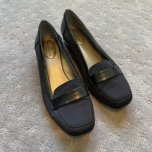 Bandolino Black Small Wedge Loafer Size 6.5